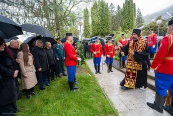 "Tako ih naziva naša SPC": Mandić položio vijenac na spomenik "mučenicima murinskim"