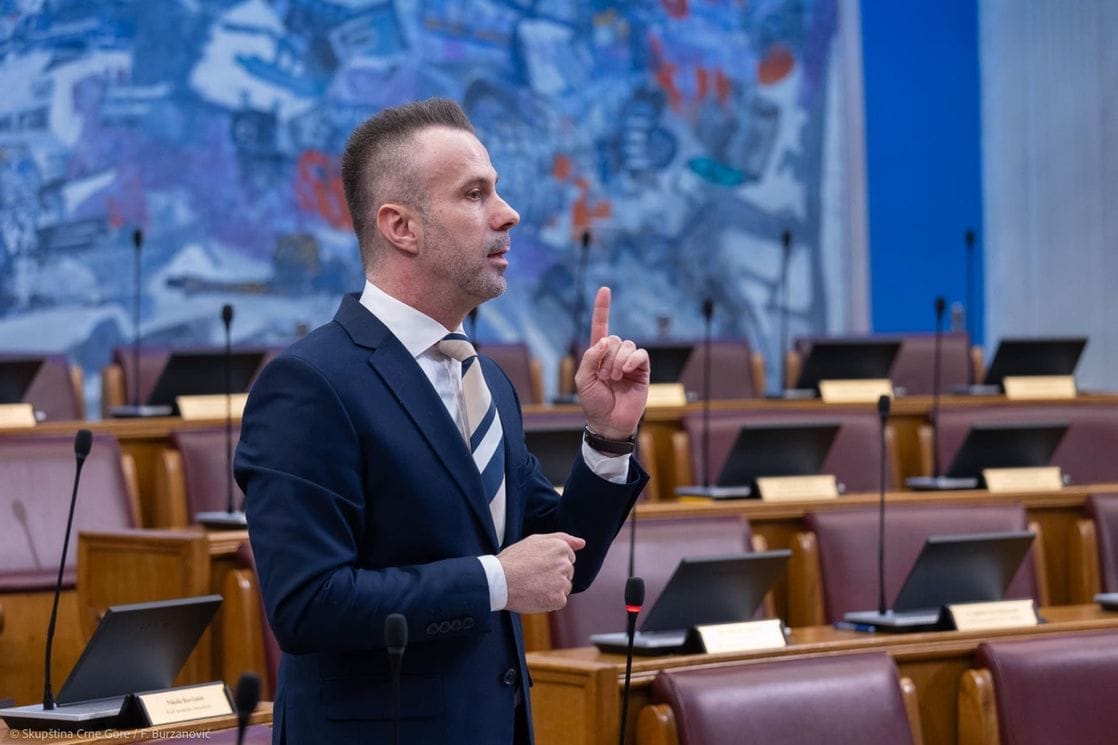 Bogdanović Đukanoviću: Ne šalji  advokatice da vode političke ratove umjesto tebe, lično ću podnijeti krivičnu prijavu