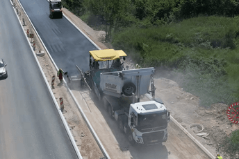 "Bemax" objavio video: Kilometri svježeg asfalta, bulevar Tivat–Jaz dobija novo lice
