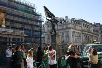 Potvrdio i neuhvatljivi umjetnik: Statua u Londonu je Benksijevo djelo (VIDEO)