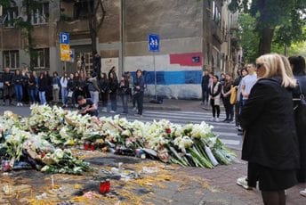 Beograd: Bačen topovski udar među građane koji su odavali počast žrtvama masakra u OŠ "Vladislav Ribnikar"