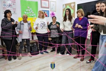 (FOTO) Promovisanje solidarnosti, humanosti i međugeneracijske povezanosti: Opština Bar i Srednja ekonomsko-ugostiteljska škola organizovali “Dan dobrih djela” (FOTO) Promovisanje solidarnosti, humanosti i međugeneracijske povezanosti: Opština Bar i Srednja ekonomsko-ugostiteljska škola organizovali “Dan dobrih djela”