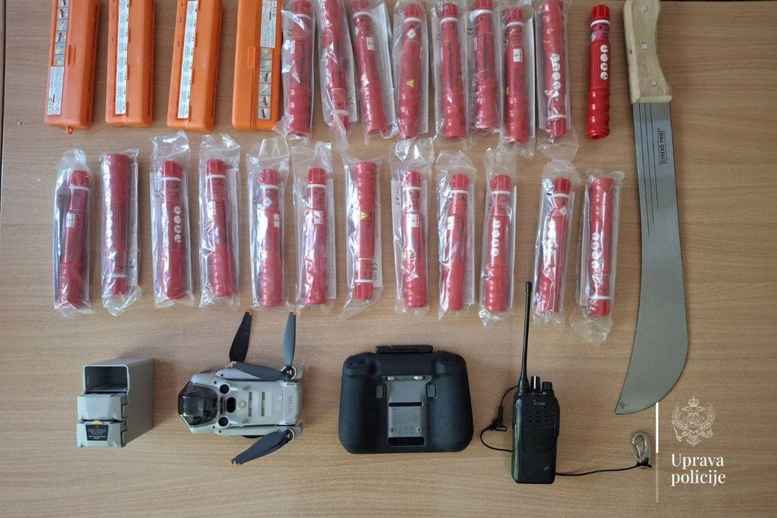 Policija u Nikšiću kontrolisala 50 „Delija“: Oduzete baklje, dron, radio veza, hladno oružje, među sankcionisanima i državljani Srbije
