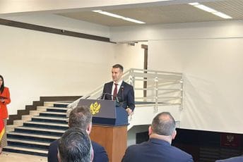 Stara zgrada Vlade od danas sjedište SDT-a i SPO-a; Spajić: Ovdje će raditi oni koji rješavaju najteža krivična djela Stara zgrada Vlade od danas sjedište SDT-a i SPO-a; Spajić: Ovdje će raditi oni koji rješavaju najteža krivična djela