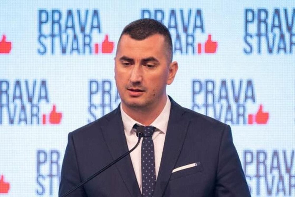 Božović: Neistinita izjava Popovića, jedini zahtjev opozicije je televizijski prenos
