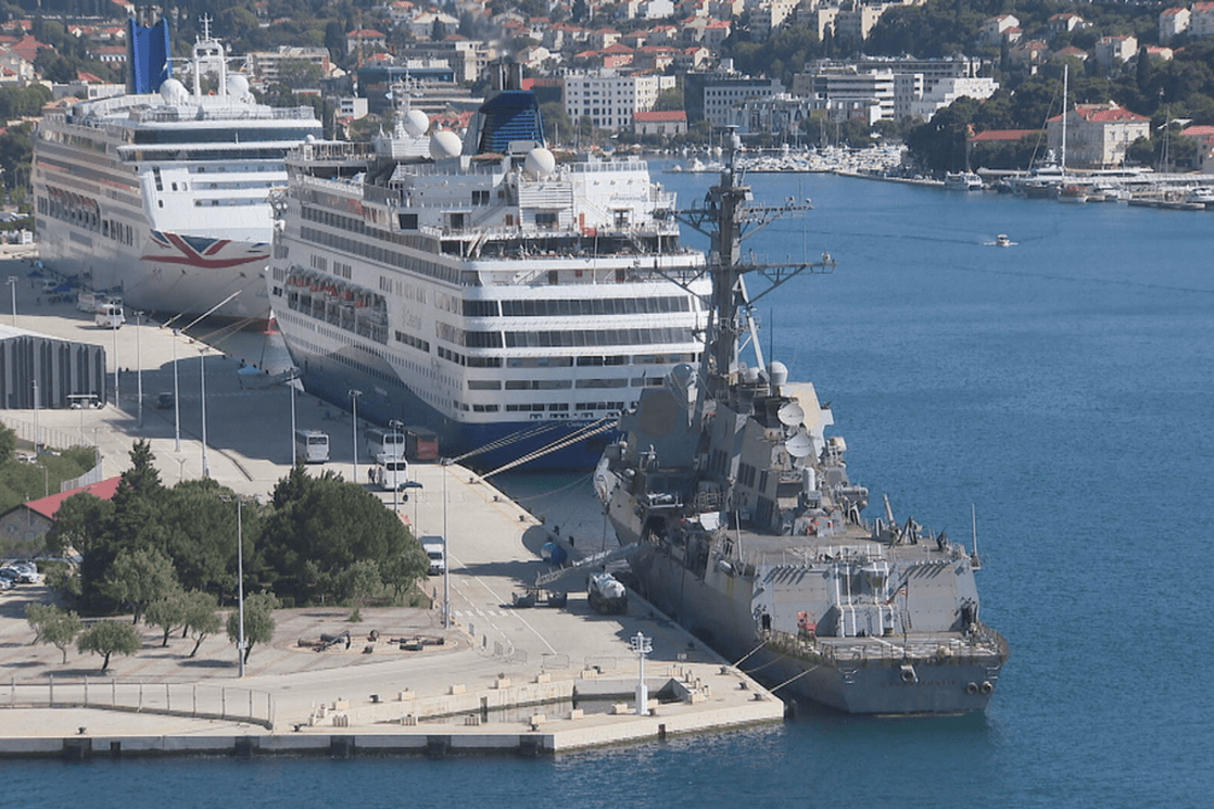 U Dubrovnik stigao američki ratni brod koji je učestvovao u napadima na Iran