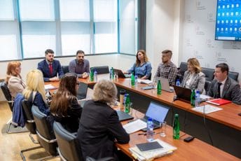 Radulović sa predstavnicima EMSA-e: Kontinuirano se radi na unapređenju kvaliteta sistema pomorskog obrazovanja i obuke na svim nivoima Radulović sa predstavnicima EMSA-e: Kontinuirano se radi na unapređenju kvaliteta sistema pomorskog obrazovanja i obuke na svim nivoima