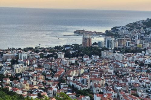 Opština Budva: Vlada i Morsko dobro nezakonitim odlukama pretvaraju obalu u vašarište i trajno devastiraju prostor