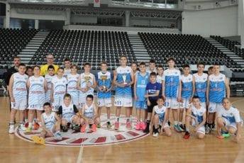 Završena deveta sezona Bemax lige: Šampioni dječaci OŠ “Vuk Karadžić” i djevojčice OŠ “Pavle Rovinski” Završena deveta sezona Bemax lige: Šampioni dječaci OŠ “Vuk Karadžić” i djevojčice OŠ “Pavle Rovinski”