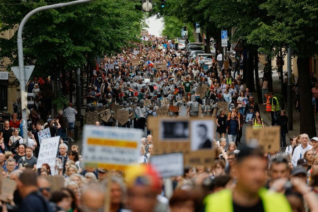 Protest u Pragu: Građani brane medije od političara