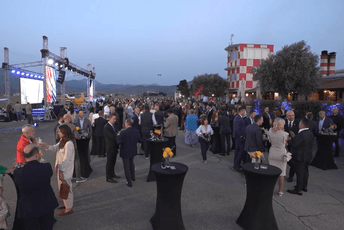 Pogledajte ko je sve bio na sinoćnjem prijemu povodom Dana Evrope (VIDEO) Pogledajte ko je sve bio na sinoćnjem prijemu povodom Dana Evrope (VIDEO)
