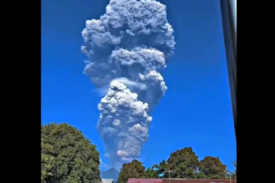 Nijesu poštovali zabranu: Troje poginulo u erupciji vulkana u Aziji