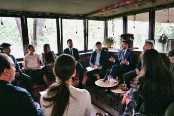 Milatović razgovarao sa mladima: Bez meritokratije i ekonomskog rasta nema napretka Milatović razgovarao sa mladima: Bez meritokratije i ekonomskog rasta nema napretka