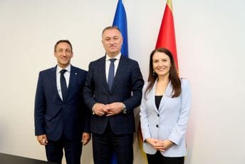 Gutić sa De Dominićis: Evropske integracije prilika da unaprijedimo kvalitet života djece i građana kroz snažnije i dostupnije socijalne servise Gutić sa De Dominićis: Evropske integracije prilika da unaprijedimo kvalitet života djece i građana kroz snažnije i dostupnije socijalne servise