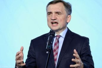 Bivši poljski ministar za kojim je raspisana potjernica pobjegao iz Budimpešte u SAD, iz Varšave traže objašnjenje ko mu je dao papire