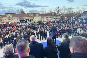 Za budućnost Nikšića: Muratović podržao vrijeđanje Amfilohija na dan Svetog Vasilija Za budućnost Nikšića: Muratović podržao vrijeđanje Amfilohija na dan Svetog Vasilija