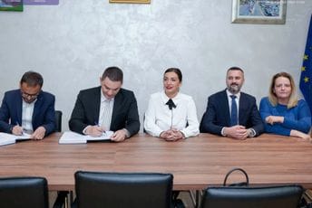 Šahmanović: Ugovor za rekonstrukcije škola u Herceg Novom i Risnu još jedan korak u planu ozelenjavanja javne infrastrukture