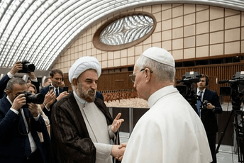 Papa Lav odlikovao iranskog ambasadora u Vatikanu jednim od najvećih priznanja Papa Lav odlikovao iranskog ambasadora u Vatikanu jednim od najvećih priznanja