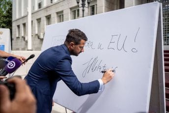 Milatović otvorio izložbu „20 godina u 20 fotografija“: Podsjetnik koliko smo velikih stvari uradili za dvije decenije