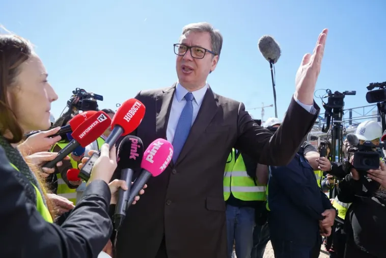 Vučić: Neću u Podgoricu, pljunuo bih sebi i narodu u lice, bilo bi me sramota Vučić: Neću u Podgoricu, pljunuo bih sebi i narodu u lice, bilo bi me sramota