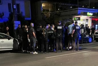 Uzrok - zastave: U Tuzi dolazila policija, grupa građana optužuje opštinsku službu
