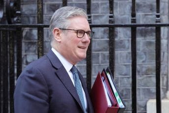 Starmer ne planira da se povuče; Nandi: Ako neko želi da mu stane na crtu, postoji način