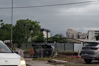 Prevrnulo se vozilo na Zabjelu: Dvije ženske osobe povrijeđene