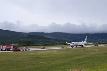 Drama u Splitu: Avion izletio sa piste, u njemu bila 132 putnika Drama u Splitu: Avion izletio sa piste, u njemu bila 132 putnika