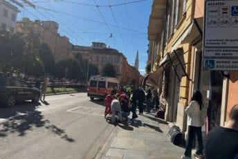 Italija: Autom naletio u pješake, povrijedio sedmoro, savladao ga slučajni prolaznik Italija: Autom naletio u pješake, povrijedio sedmoro, savladao ga slučajni prolaznik