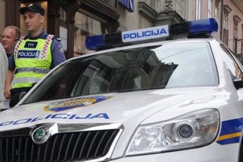 Tuča u Bjelovaru: Haos nastao nakon što je gost harmonikašu zalijepio novčanicu na čelo