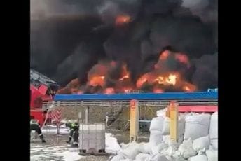 (VIDEO) Novi detalji snažnog udara na Moskvu: Gori rafinerija nafte