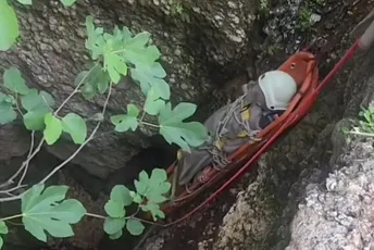 Ulcinj: Turista upao u pećinu duboku 15 metara, njegova djevojka pozvala spasilačke službe