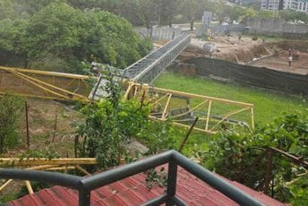 Dizalica pala na kuću i poslovni prostor u barskom naselju Čeluga, pričinjena velika materijalna šteta