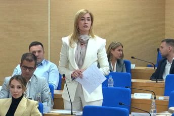 Knežević: Gradonačelniče, gdje su otišli milioni novca Podgoričana? Knežević: Gradonačelniče, gdje su otišli milioni novca Podgoričana?