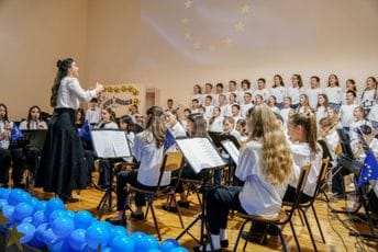 Putik: Vjerujem da se može učiniti više na jačanju naših veza među ljudima, mladi u Crnoj Gori to zaslužuju Putik: Vjerujem da se može učiniti više na jačanju naših veza među ljudima, mladi u Crnoj Gori to zaslužuju
