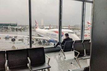 Britanski avio-prevoznik traži 10 miliona funti odštete zbog neutovarenog prtljaga Britanski avio-prevoznik traži 10 miliona funti odštete zbog neutovarenog prtljaga