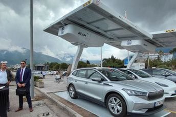 U Baru puštena u funkciju solarna stanica: Od danas besplatno napajanje električnih automobila ispred ulaza u marinu