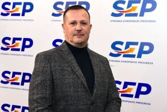 Milošević: Bašte na Trgu nezavisnosti bespotrebno zatvara vlast bez vizije i znanja, zahtijevamo obrazloženje