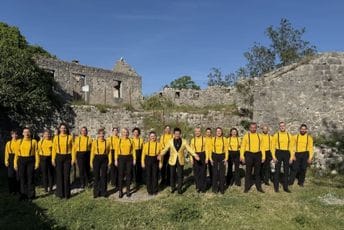 (VIDEO) Vokalisti objavili novi spot za pjesmu "Čija bješe livada"