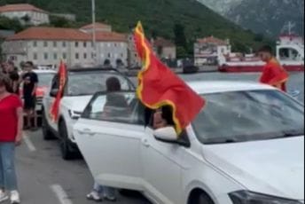 (VIDEO) Građani se okupljaju na Kamenarima: Kolona kreće prema Herceg Novom (VIDEO) Građani se okupljaju na Kamenarima: Kolona kreće prema Herceg Novom