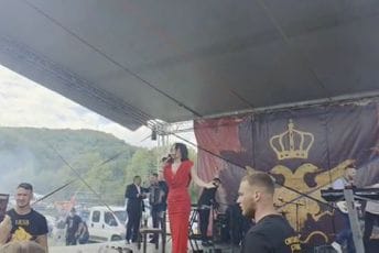 (VIDEO) Pogledajte nastup Jadranke Barjaktarović na Grahovcu: Crna Gora vječna biće!