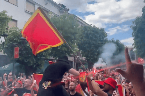 Na cetinjskim ulicama su hiljade ljudi, a mnogi i dalje pristižu (VIDEO)