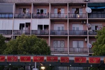 Zauzeli pozicije: Podgoričani će Rikija Martina pratiti i sa terasa stanova (FOTO)
