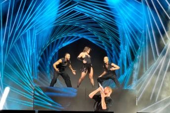 Podgorica: Riki Martin na Trgu nezavisnosti zapjevao hit "Maria", publika prati veliki scenski spektakl (FOTO/VIDEO)