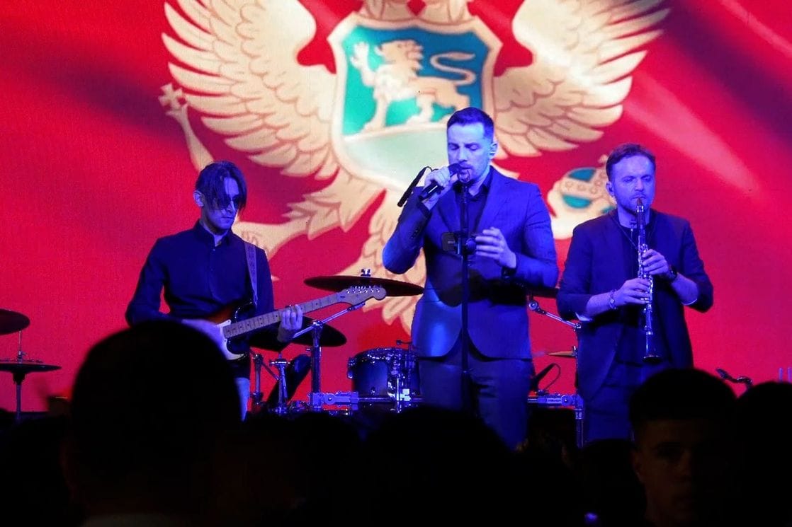 (FOTO/VIDEO) Ulcinj Dan nezavisnosti slavio uz Mirzu Selimovića: Evo kakva je bila atmosfera sinoć