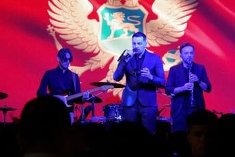(FOTO/VIDEO) Ulcinj Dan nezavisnosti slavio uz Mirzu Selimovića: Evo kakva je bila atmosfera sinoć