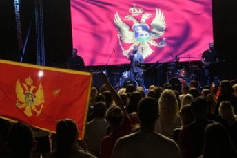 (FOTO) Tivat proslavio Dan nezavisnosti: Danijel Alibabić i Indira Levak napravili sjajnu atmosferu (FOTO) Tivat proslavio Dan nezavisnosti: Danijel Alibabić i Indira Levak napravili sjajnu atmosferu