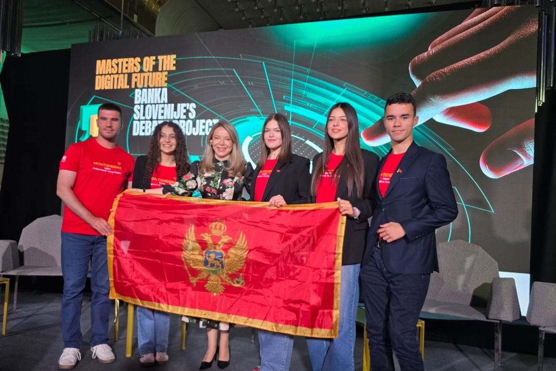 Radović i crnogorski debateri na Masters of The Digital Future u Ljubljani: Finansijska edukacija u fokusu centralnih banaka