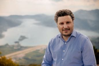 Abazović: Ne trošimo vrijeme na podjele, razvijajmo državu u kojoj će biti čast živjeti Abazović: Ne trošimo vrijeme na podjele, razvijajmo državu u kojoj će biti čast živjeti
