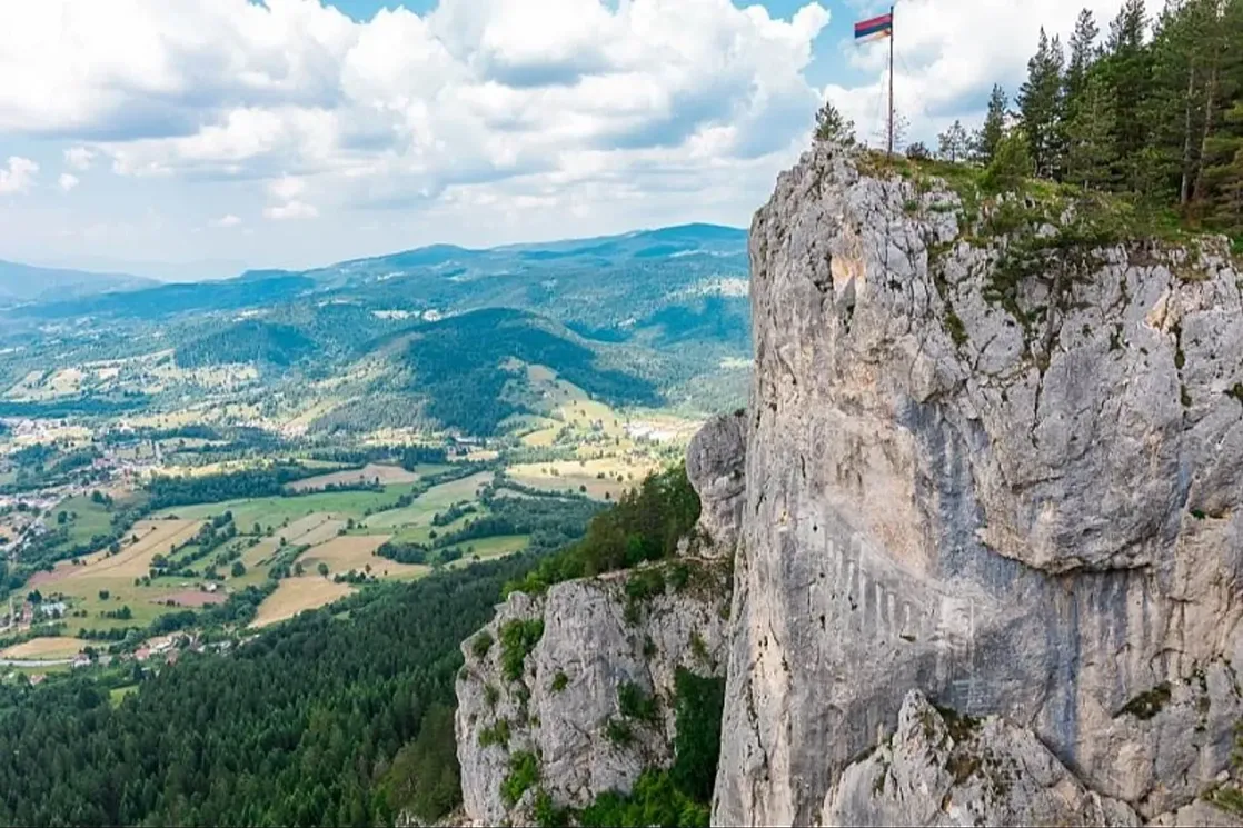 Muškarac stradao prilikom pada sa vidikovca na Romaniji